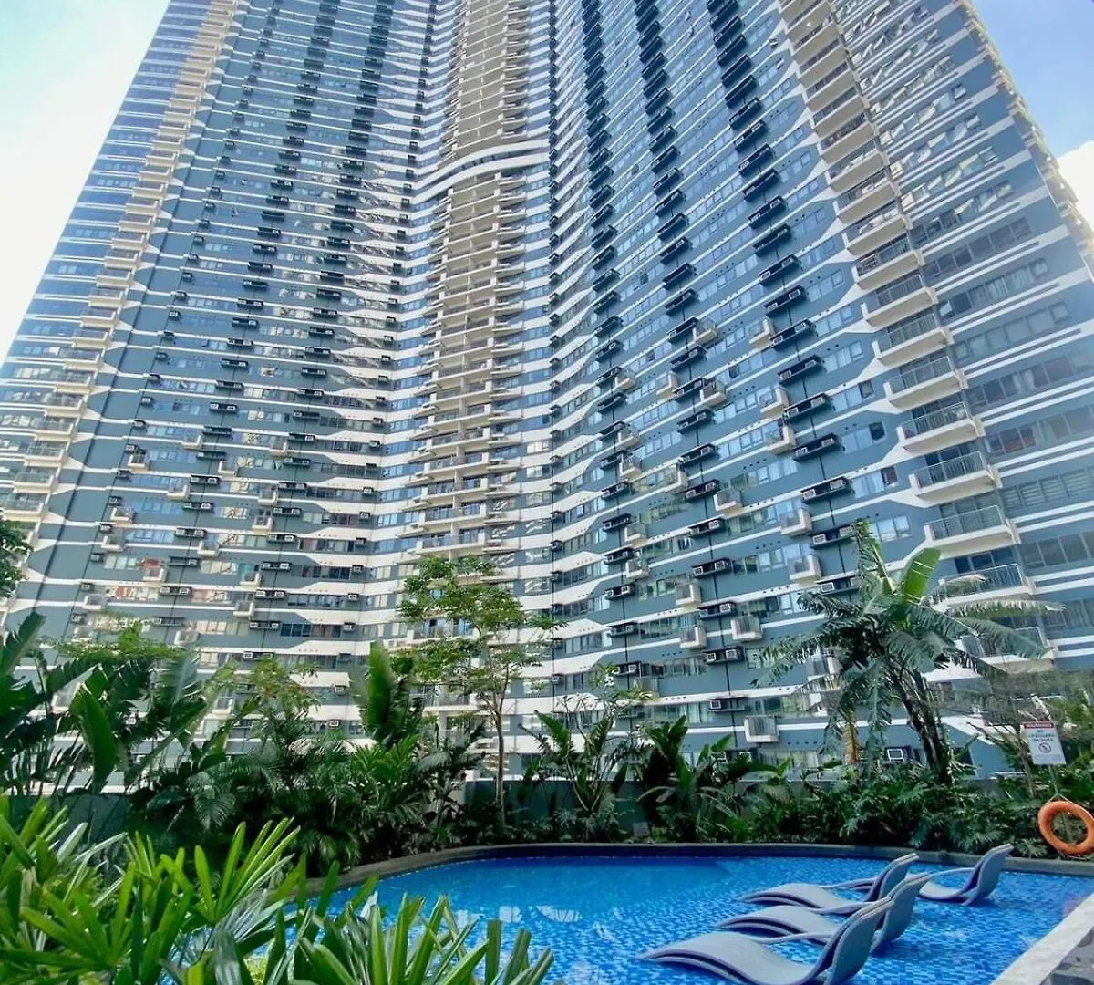 Air Residences Luxury Condo With Balcony Netflix Wifi Manila Philippines