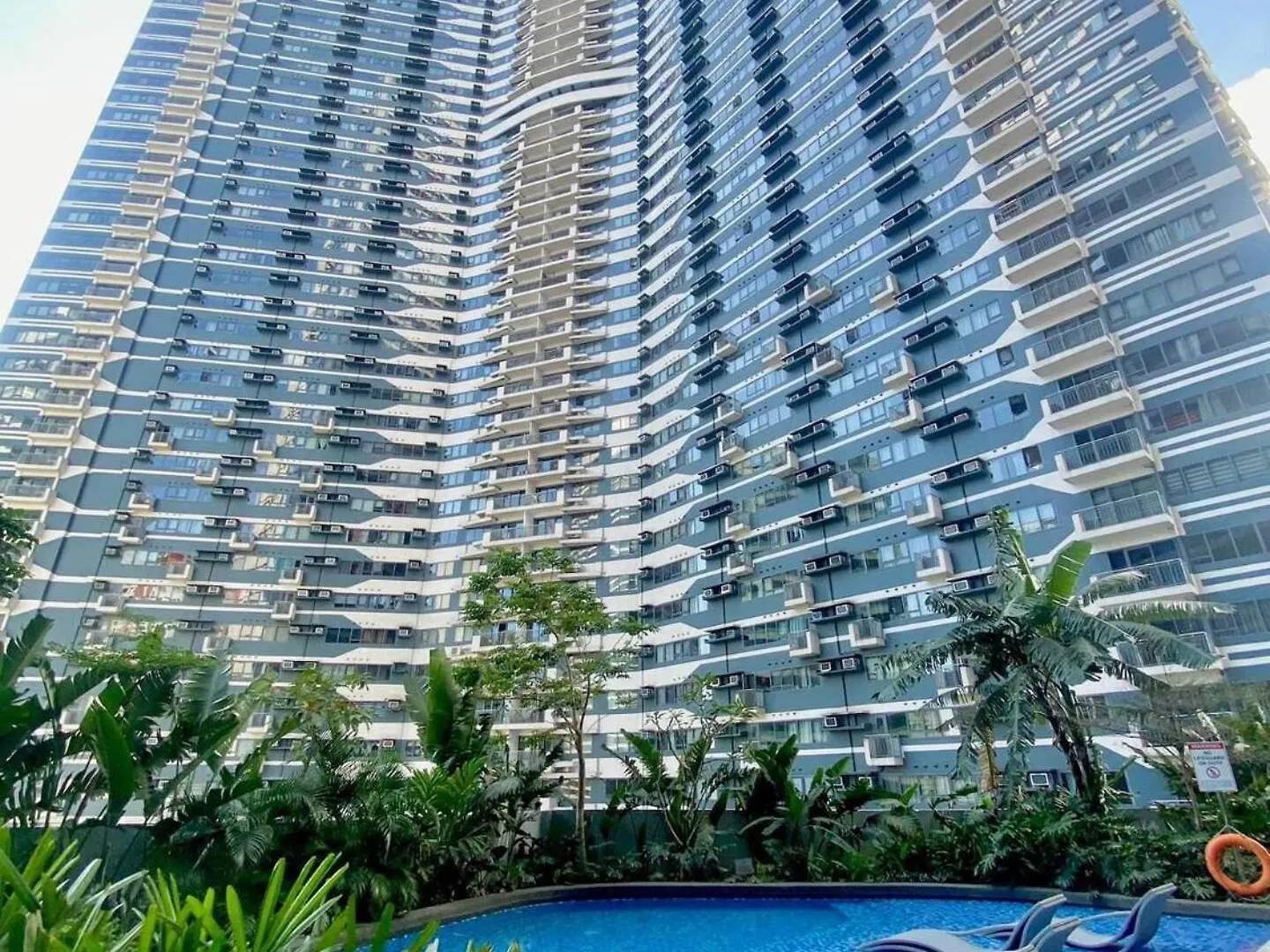 Air Residences Luxury Condo With Balcony Netflix Wifi Manila Apartment